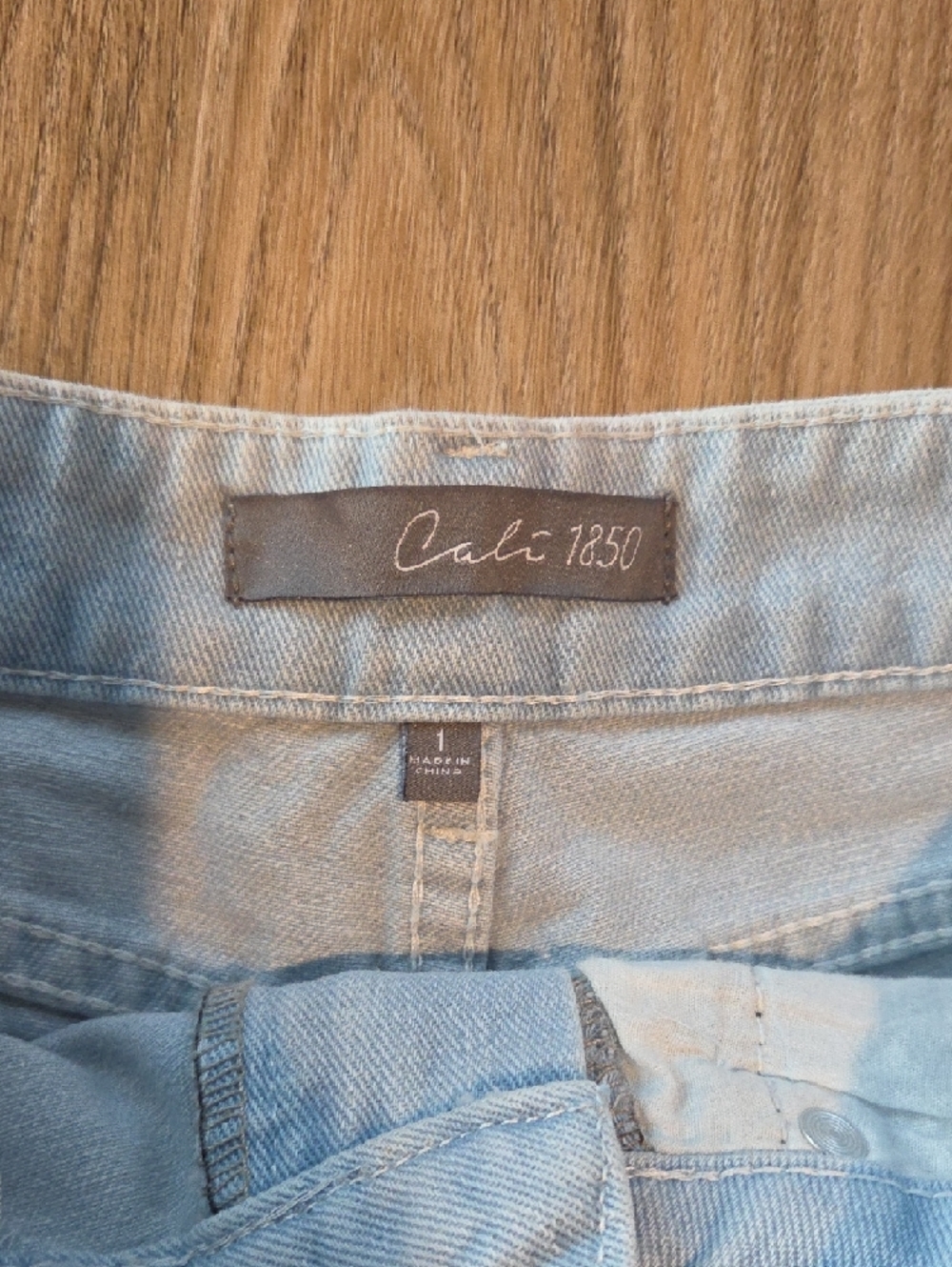 Embroidered Light Blue Denim Shorts with Floral Detail Size 1 - Picture 3 of 5